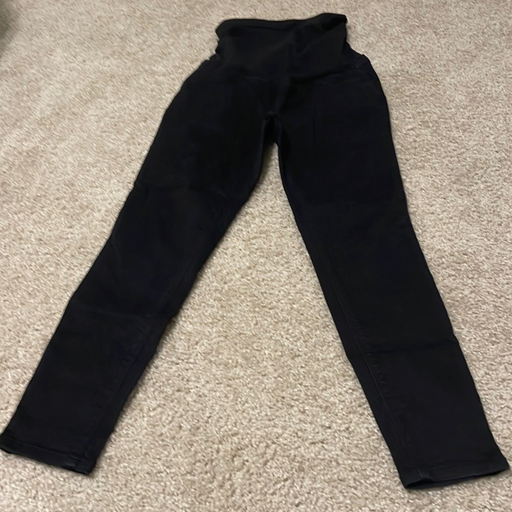 1822 maternity skinny jeans. Like new condition.